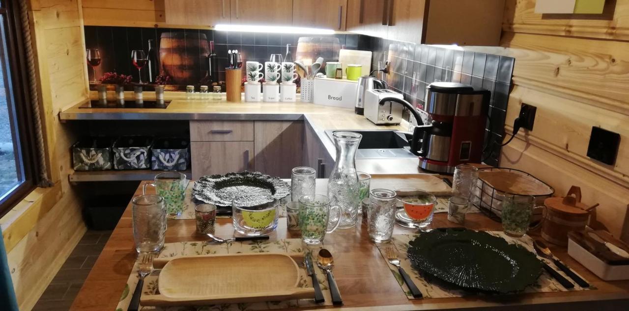 Woodorf Drewnem Uslane - Domki Z Bala Nad Rzeka Slupia Wsrod Pol I Lasow Z Chata Grillowa, Ogniskiem I Placami Zabaw Dla Dzieci Ustka Eksteriør billede